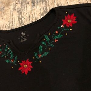 Studio works 3/4 sleeve poinsettia top Large cotton/poly black, green and red